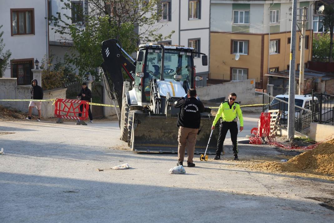 İş makinesinin altında kalan kadın feci şekilde öldü 4